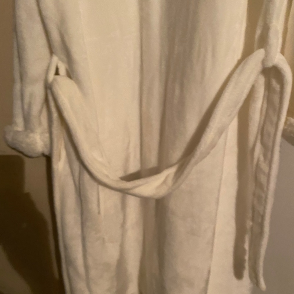 Hooded robe - Picture 4 of 7
